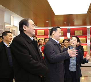 安徽省政协主席张昌尔、合肥市政协主席韩冰等领导一行莅临洽洽参观考察